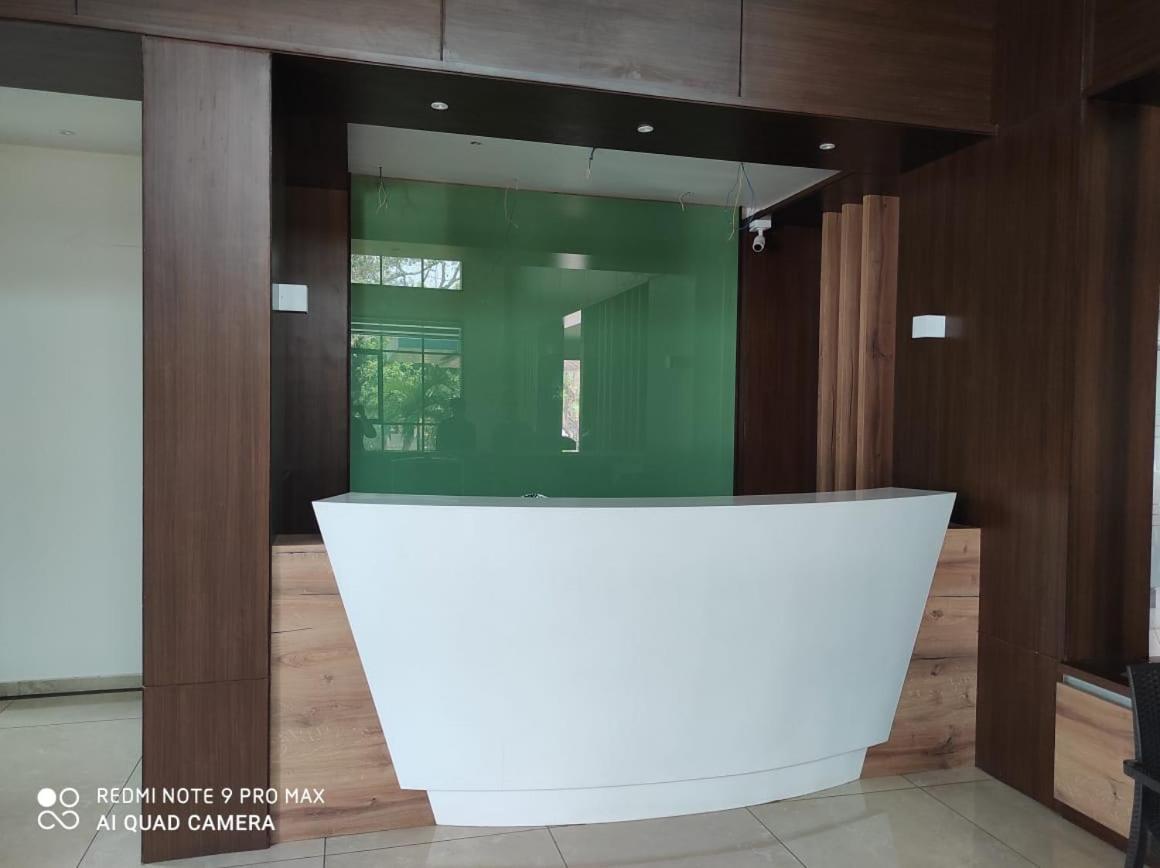 Hotel Shlok โกลฮาปูร์ ภายนอก รูปภาพ