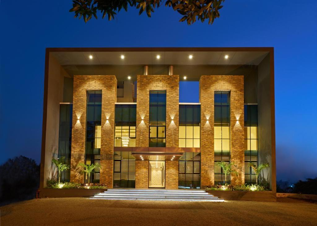 Hotel Shlok โกลฮาปูร์ ภายนอก รูปภาพ