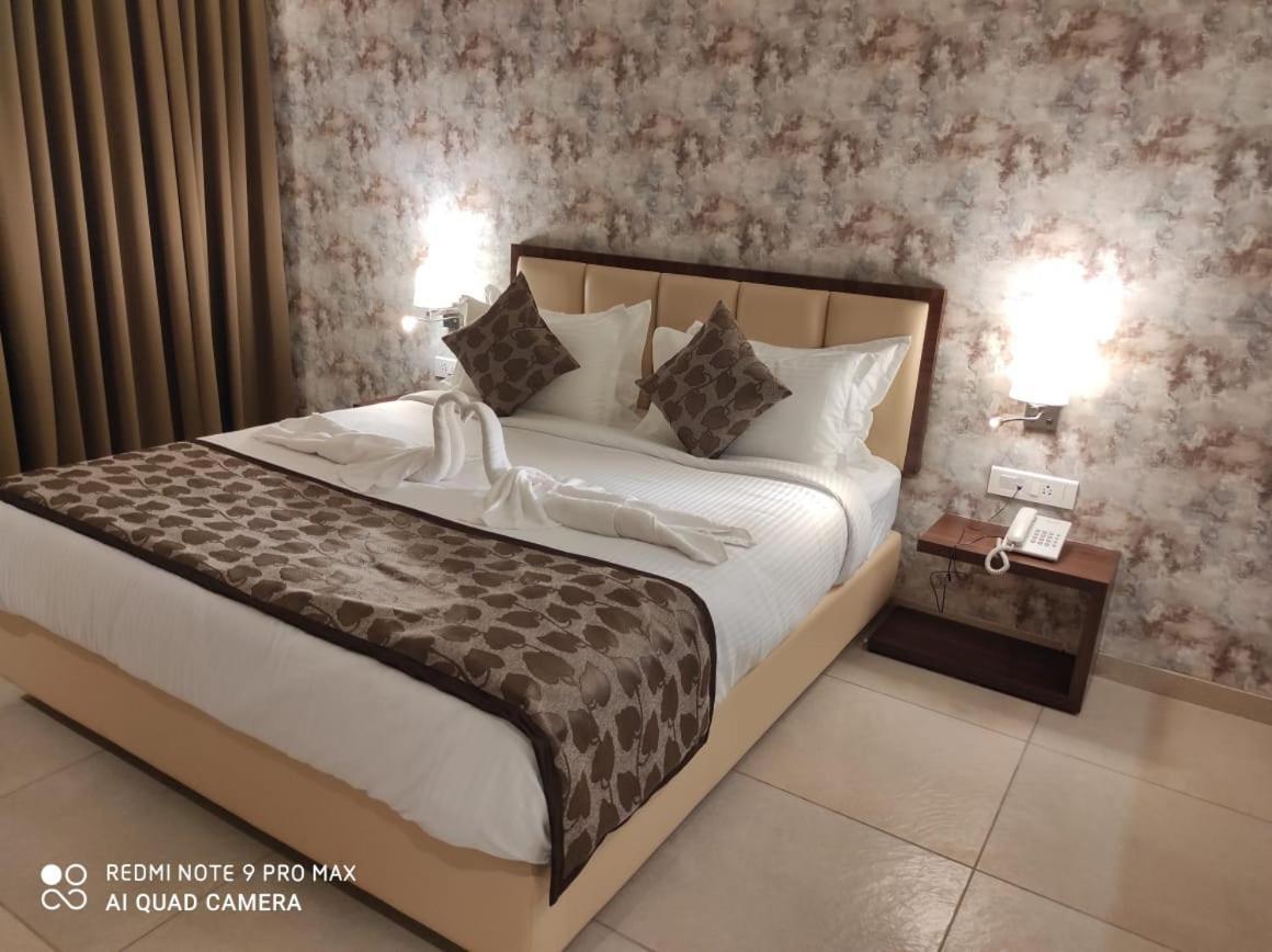 Hotel Shlok โกลฮาปูร์ ภายนอก รูปภาพ
