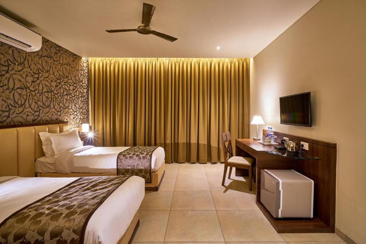 Hotel Shlok โกลฮาปูร์ ภายนอก รูปภาพ
