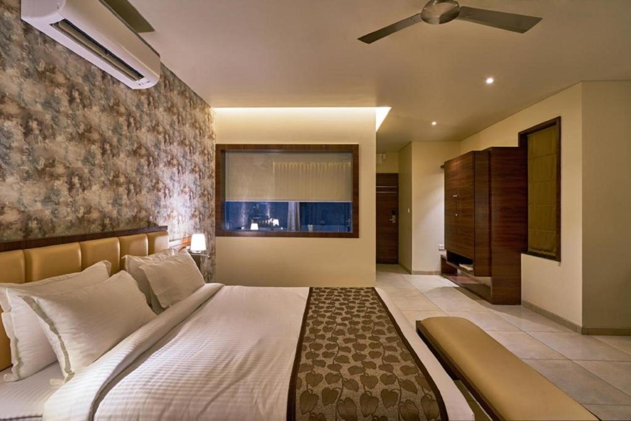 Hotel Shlok โกลฮาปูร์ ภายนอก รูปภาพ
